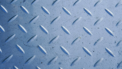 Metal floor plate with diamond pattern