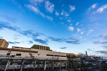 青い空と千葉ニュータウン中央駅