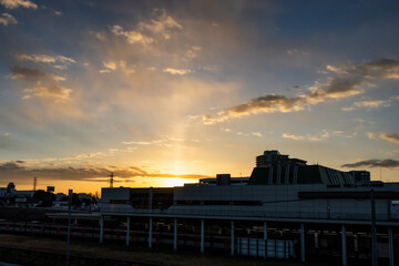 朝陽と千葉ニュータウン中央駅