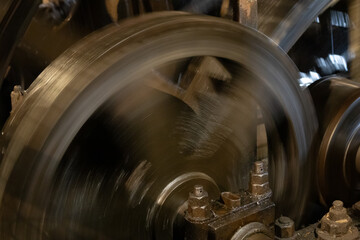Spinning wheel of engine