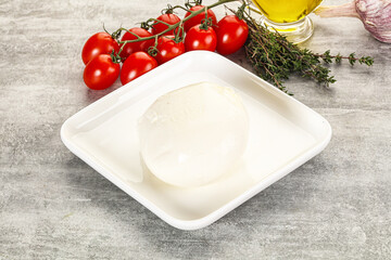 Round Mozzarella young cheese ball