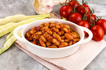 White baked bean in tomato sauce