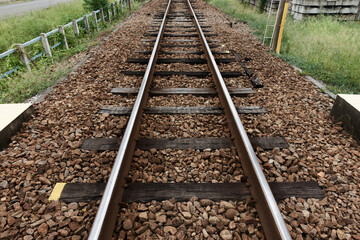 Obraz premium 真っ直ぐに延びた線路