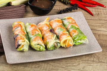 Vietnamese spring roll with prawn and mango