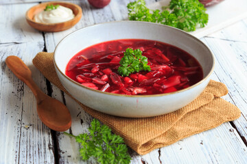 gesunde Rote Bete Suppe mit Schmand