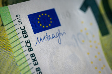 Obraz premium Close-up of a crisp 100 euro bill showing security elements and intricate design. Useful for themes like money, wealth, finance, banking, and European currency