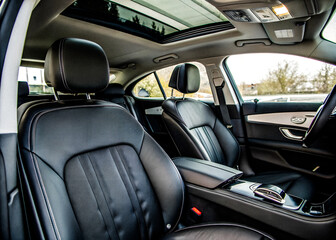 Photo modern car interior features comfortable front seats and headrests with sleek black leather upholstery, ensuring a luxurious ride.