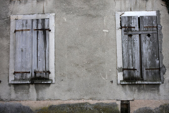 Architectural details - rue de la tour - Houdan - Yvelines - France