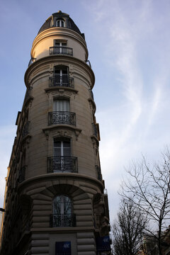 Rounded building at the angle between rue des pyrenees and rue du retrait - Belleville - 20th arrondissement - Paris - France