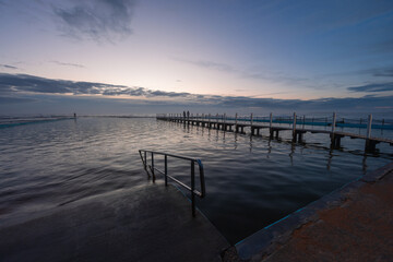 Naklejka premium Dawn view of Narrabeen rock pool, Sydney, Australia.
