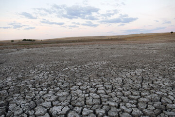 Deep splitting and cracking of the soil as a result of the decrease in near-water levels,