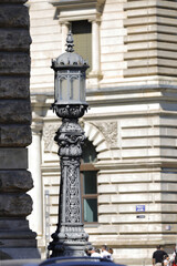 Leipzig, historische Gußlaterne vor dem Neuen Rathaus