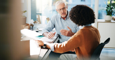 Obraz premium Small business, team and men planning distribution, logistics and training with manager in warehouse. Talking, shipping and discussion for delivery, ecommerce inventory and coaching for supply chain