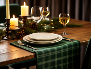 Christmas table setting. Holiday celebrations dining table. New years dining table. Table setting in green and gold