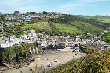 Obraz premium Port Isaac fishing village harbour, at low tide, on the North Cornish Coast, Cornwall, UK.