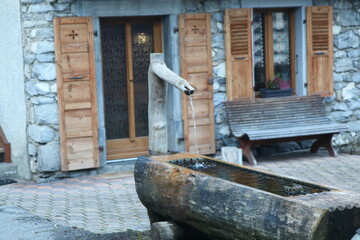 Fontaine à eau en bois, bachal