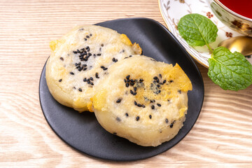 黒ごまチーズパン