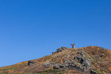 日本の紅葉の頃の栗駒山登山東栗駒山コース
