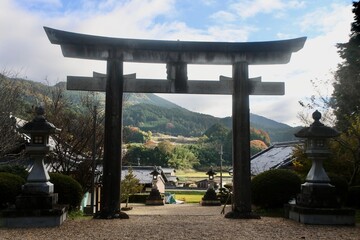 八咫烏神社・参道と鳥居（奈良県・宇陀市）