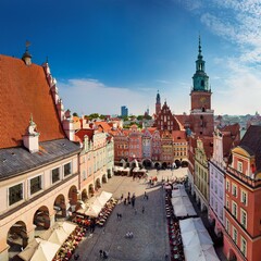 Obraz premium Generated image A panoramic view of the Old Market Square in Poznan during a bustling summer day