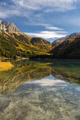 Fototapeta premium Antholzer See, Riesenfernergruppe, Südtirol, Italien