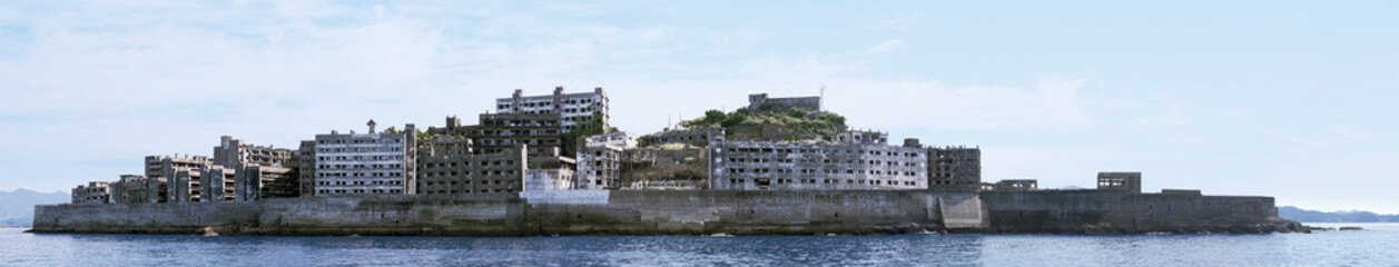 西から見る端島全景（パノラマ）