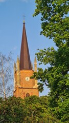 wieża kościoła w Polsce z zegarem © Miroslaw