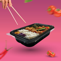Picture of food in a black plastic tray with 1 compartment
placed in a pink background and contains various vegetable ingredients
There are both red and green vegetables, very delicious to eat.