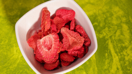 Freeze dried strawberry fruit