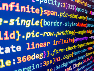 Obraz premium Forex currency exchange rates table. Software development monitor screen background. Vertical digital binary code moving motion downward. Special characters. Cancelled flights. Jetzt bestellung.