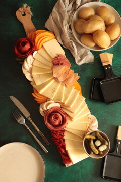 plateau de fromage &agrave; raclette et charcuterie
