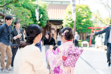 親戚が集まる七五三のお祝い