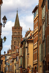 Fototapeta premium View of the bell tower of the Basilica of Saint-Sernin from Rue du Taur in Toulouse