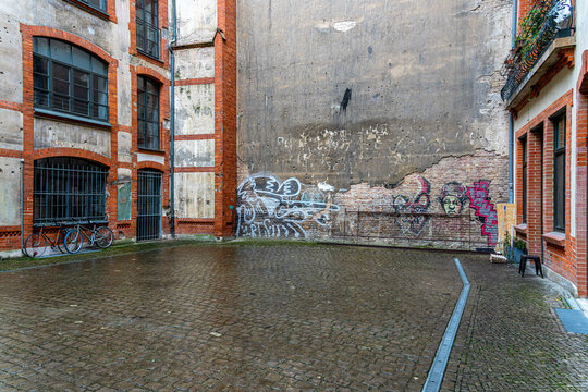 historische Wohnh&auml;user , Hinterhof in Berlin Mitte, Weinmeisterstra&szlig;e, Berlin, Deutschland