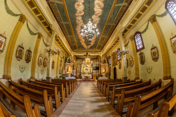 Wnętrze kościoła we wsi Polna. © Jacek