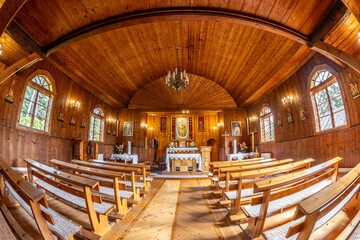 Wnętrze kościoła w miejscowości Wawrzka. © Jacek