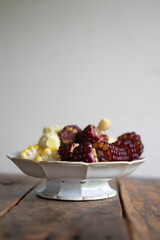 カラフルな蒸しトウモロコシ