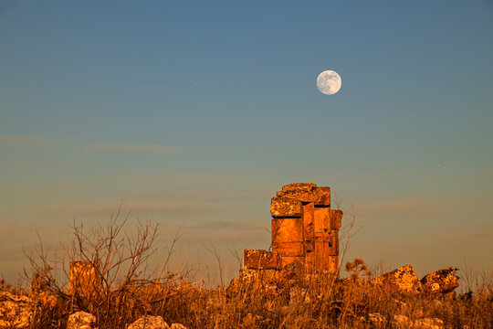 Full moon in the ancient city of Blaundos
