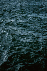 Obraz premium water surface with ripples of Detroit River