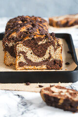 Slices of chocolate and banana marble loaf cake made with whole wheat flour and spelt flour. This healthy, sugar-free loaf cake is perfect for a nutritious breakfast or a delicious snack.