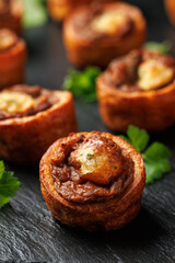 Mini Yorkshire puddings with shredded beef and gravy