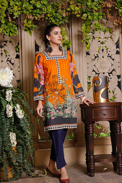 A Pakistani Model is wearing traditional dress Shalwar kameez - Kurti