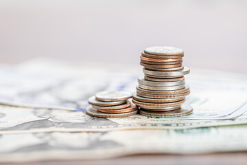 米ドル紙幣とコイン　US dollar banknotes and coins