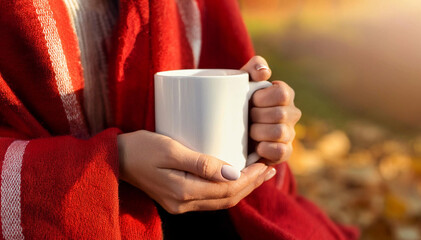 Mano con taza café