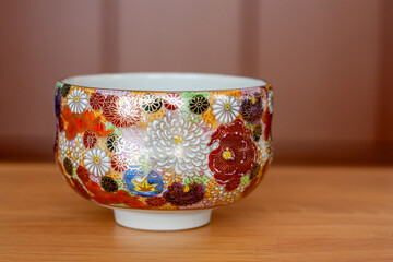 九谷焼の抹茶椀　菊　金沢
