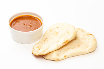 白背景にインドカレーとナン