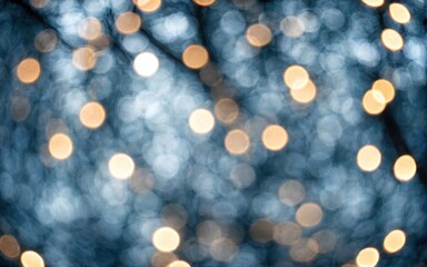 Obraz premium A dreamy blur of warm lights against a cool background, evoking a cozy atmosphere.