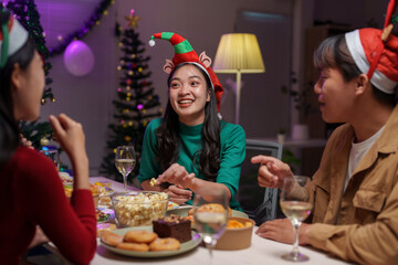 At New Year's Eve and Christmas Eve parties, Asian friends and coworkers come to celebrate together. Champagne, wine, popcorn, gift boxes, and festive decorations create a fun holiday atmosphere.