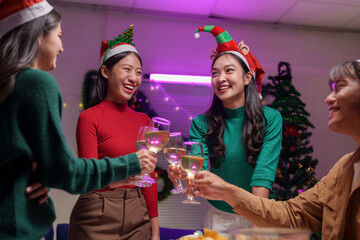 At New Year's Eve and Christmas Eve parties, Asian friends and coworkers come to celebrate together. Champagne, wine, popcorn, gift boxes, and festive decorations create a fun holiday atmosphere.