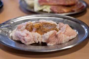 盛り付けられた焼肉のホルモン